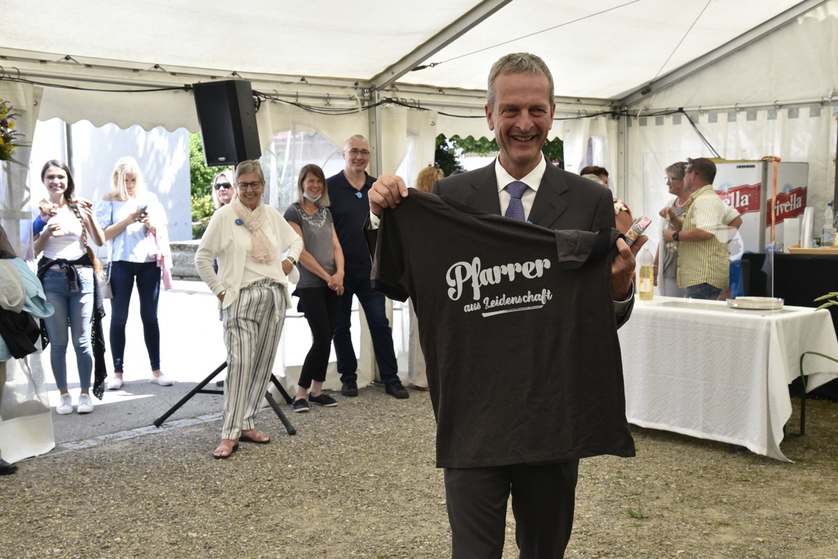 Das geschenkte T-Shirt passt sehr gut zu Andreas Werder