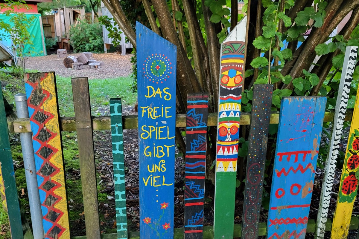 Freies Spielen ist wichtig für die Entwicklung von Kindern.