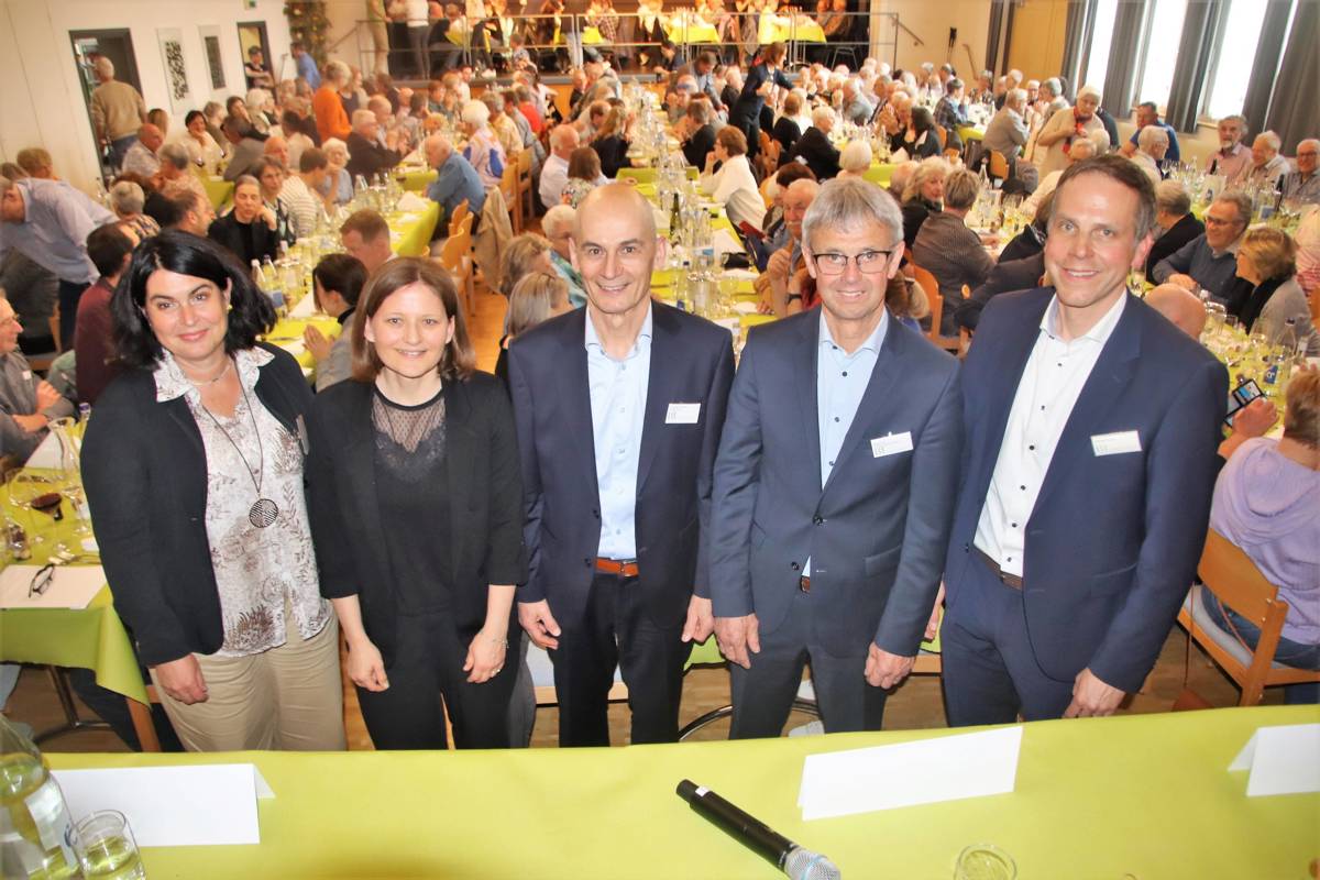 Alte und neue Mitglieder im Verwaltungsrat der Leihkasse Stammheim (von links): Franziska Hux-Hug trat zurück, Annette Bernath wurde neu hineingewählt, Hanspeter Wepfer ist der neue Präsident, der diese Position von Ruedi Frei übernimmt. CEO Michael Tanner informierte die Aktionäre über die Geschäftsentwicklung.