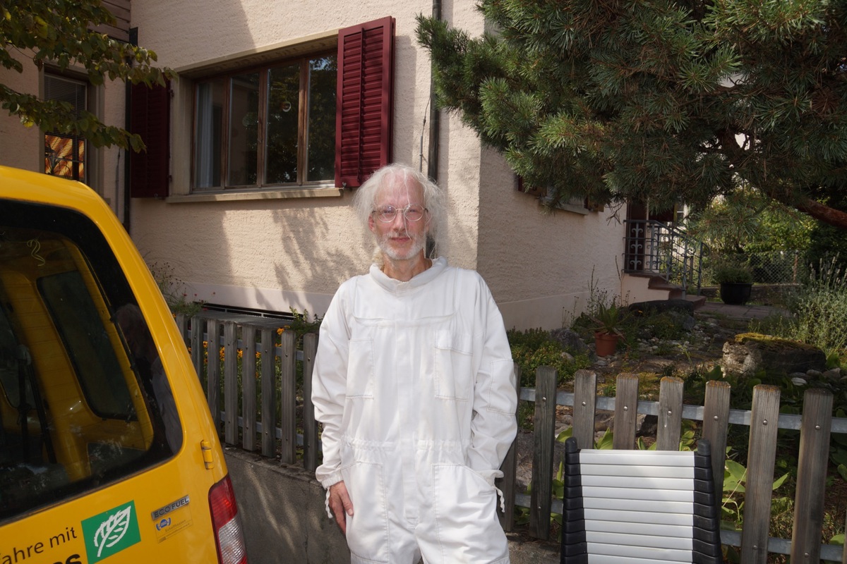 Andi Roost ist für den Hornissenschutz unterwegs – die Asiatische oder Schwarze Art jedoch bekämpft er.