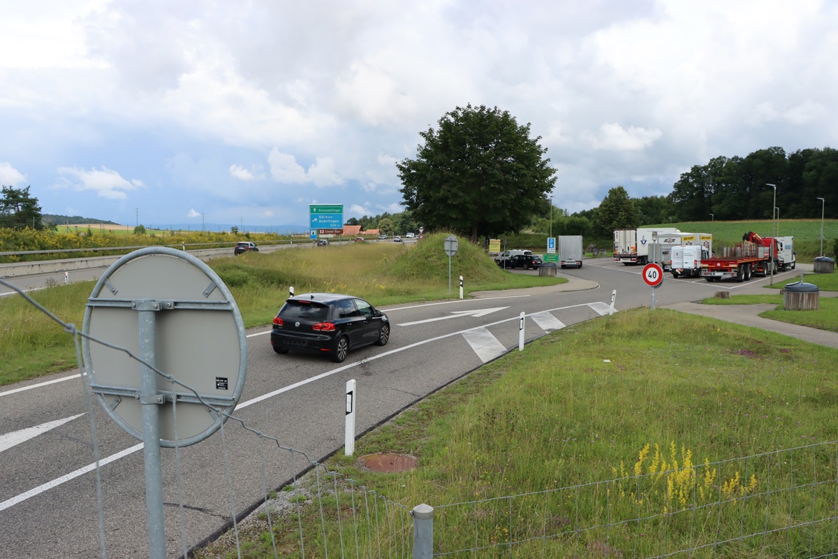 Kurz vor dem Crash raste der Lenker mit seinem Fiat Bravo durch diesen Rastplatz – morgens um fünf an einem Samstag im November 2017.