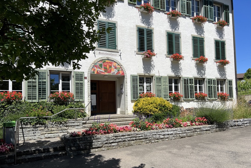 0512 1 Flaach Gemeindehaus Bibliothek Spa2