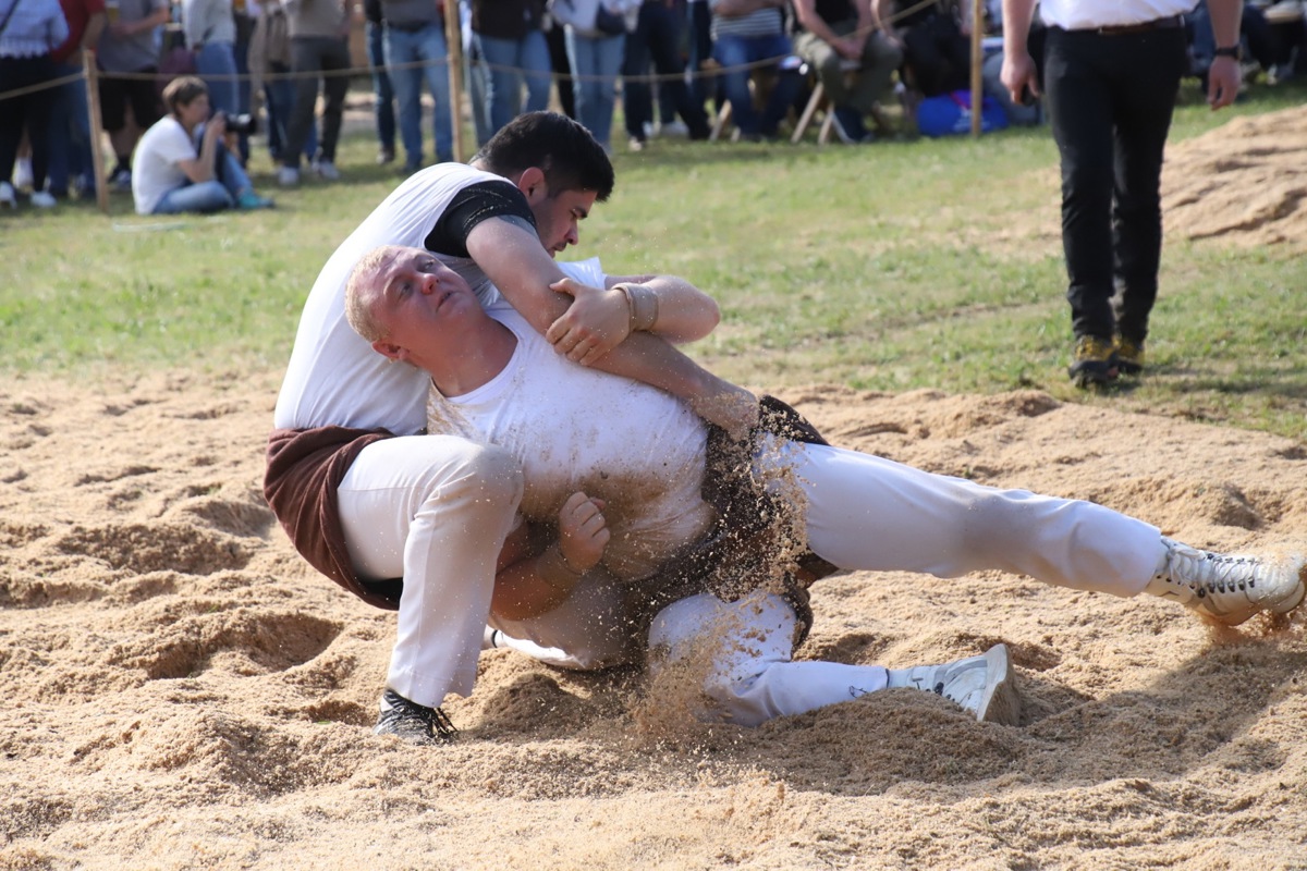 Jeremy Vollenweider (links) bestritt sein erstes Schwingfest als Eidgenosse.