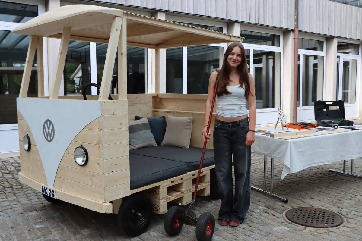 VW-Bus und Lounge – Die Schülerin hat gleich zwei Träume clever kombiniert. 