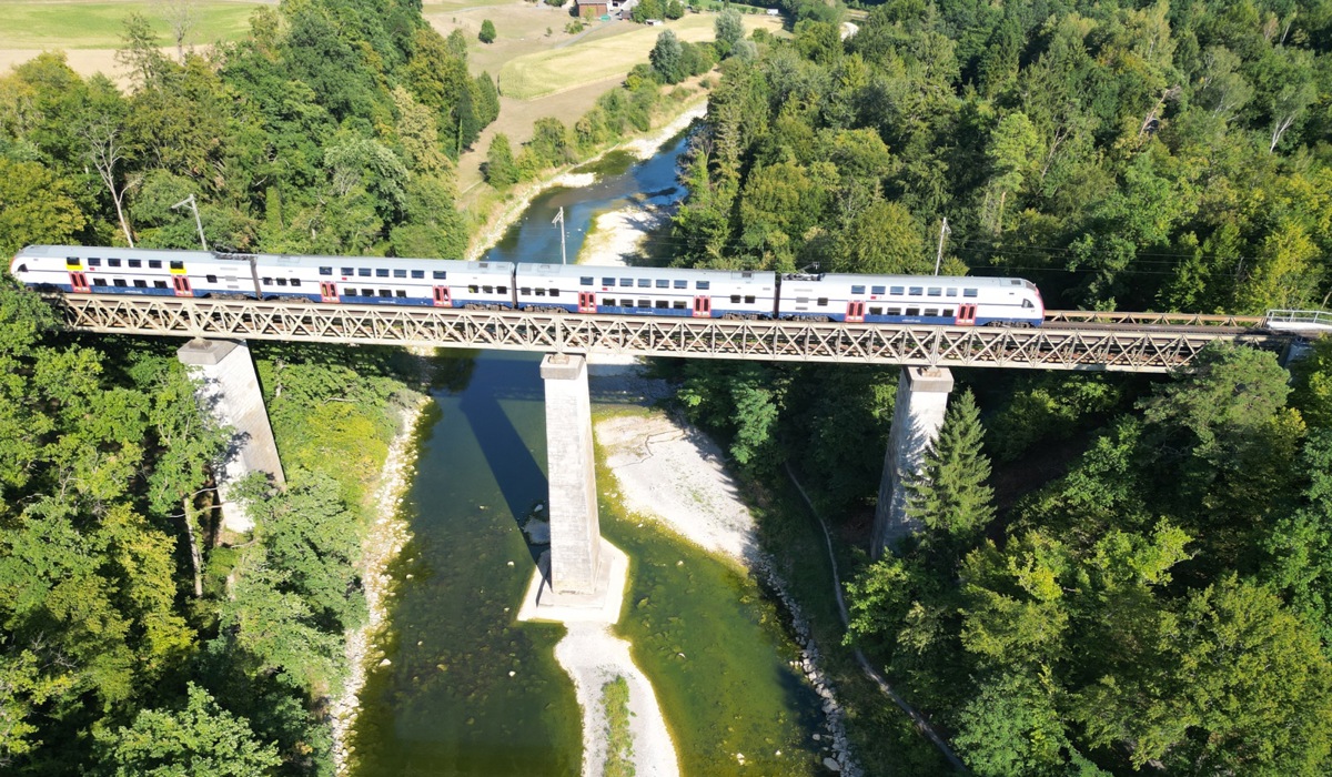 Unter Der SBB Thurbrücke Bei Andelfingen Fliesst Das Wasser Nur Noch An Einer Stelle5