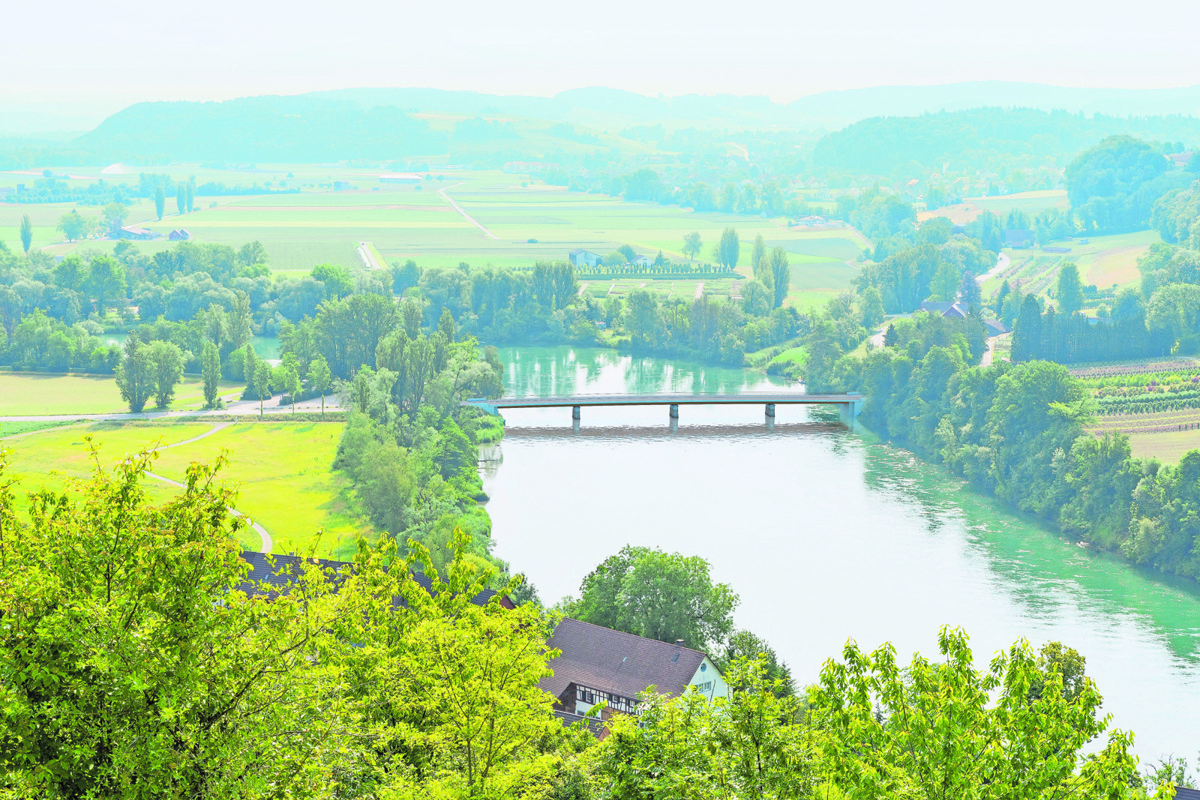 Die neue Brücke baut auf die alten Pfeiler auf.