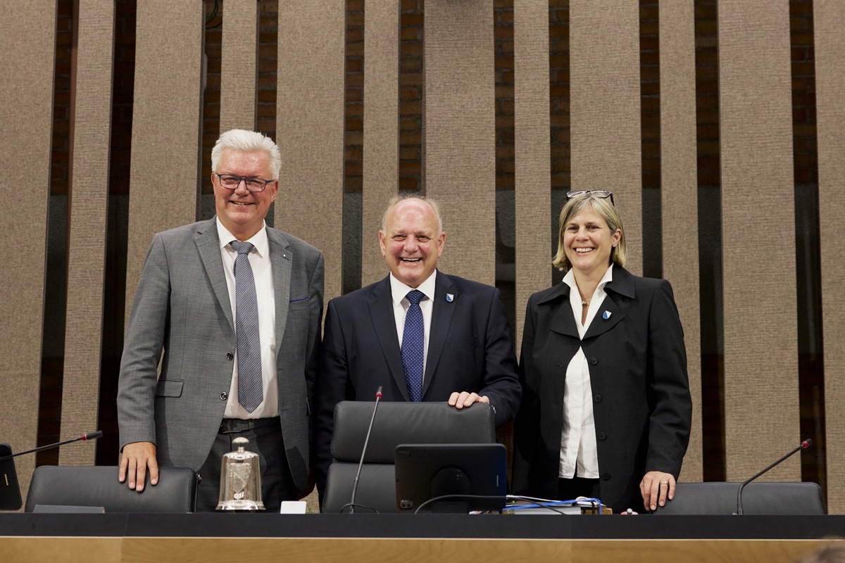 Das aktuelle Ratspräsidium mit von links nach rechts: Martin Farner (1. Vizepräsident), Jürg Sulser (Kantonsratspräsident), Romaine Rogenmoser (2. Vizepräsidentin).