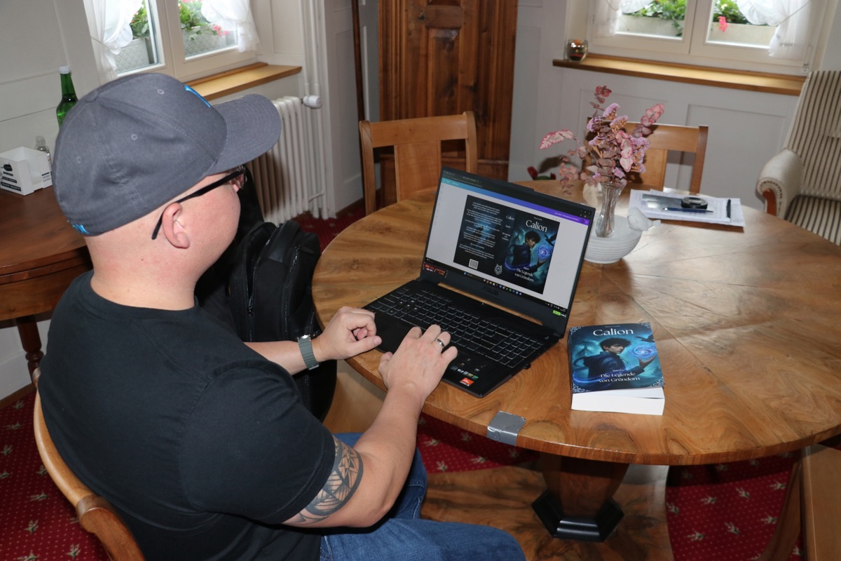 Ramon Gretler hat bei seinem ersten Roman alles selbst gemacht. Auch das Cover hat er selbst gestaltet. Sein Buch 
«Calion – Die Legende von Gründorn» ist seit gut einem Monat im Handel erhältlich.