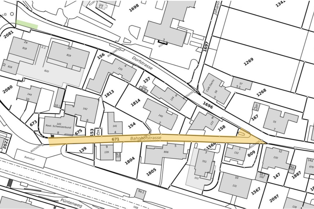 Die Bahnhofstrasse ist ab Ende Monat gesperrt. Bis zum Abschluss der Arbeiten hält der Bus an der Dorfstrasse (grün).