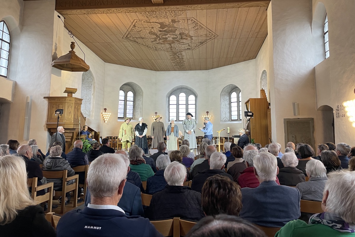 Von links: Landwirt Erich Hug, Gemeinderätin Michaela Bättig, die kurzfristig für Conny Dünki eingesprungen war, und die Gemeinderäte Hans Weidmann und Susanne Friedrich. Rechts als Obmann Gemeindepräsident Matthias Stutz.