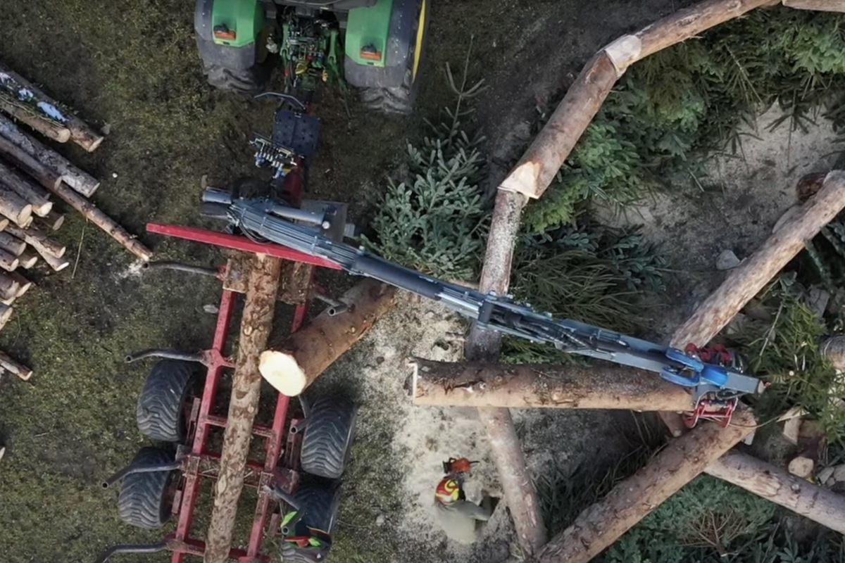 Technisch auf hohem Stand: Die Pappenmannli bauen ein aufwendiges Feuer, im Video zu ihrem Song geben sie Einblick in ihre Arbeit.