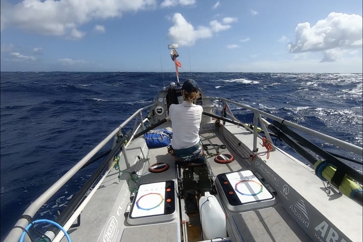 Gabi Schenkel auf dem Atlantik. Zwölf bis vierzehn Stunden oder rund 70 Kilometer ruderte sie pro Tag.