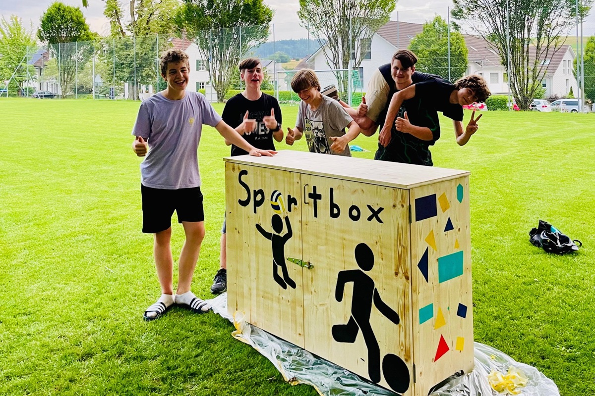 Die Sportbox soll den Jugendlichen Möglichkeiten zur Beschäftigung bieten. Die Idee und die Umsetzung lag bei den Mitgliedern des Jugendparlaments.