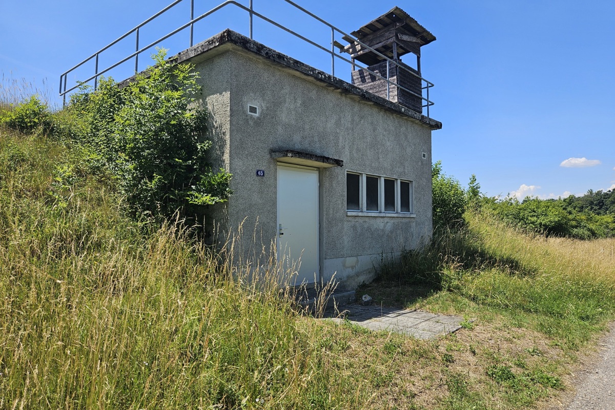 Nur im übertragenen Sinn eine Kiste: Die Gemeinde Truttikon plant den Neubau des 125-jährigen Reservoirs Grüt.
