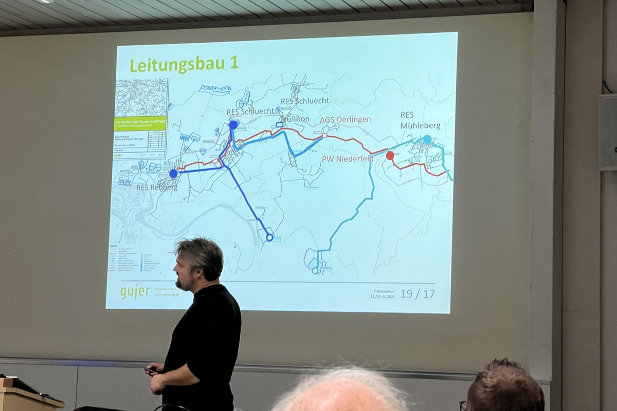 Ende 2021 erklärte Ingenieur Roland Brandenberger den technischen Teil des Projekts: Neu gebaut wird die rote Leitung