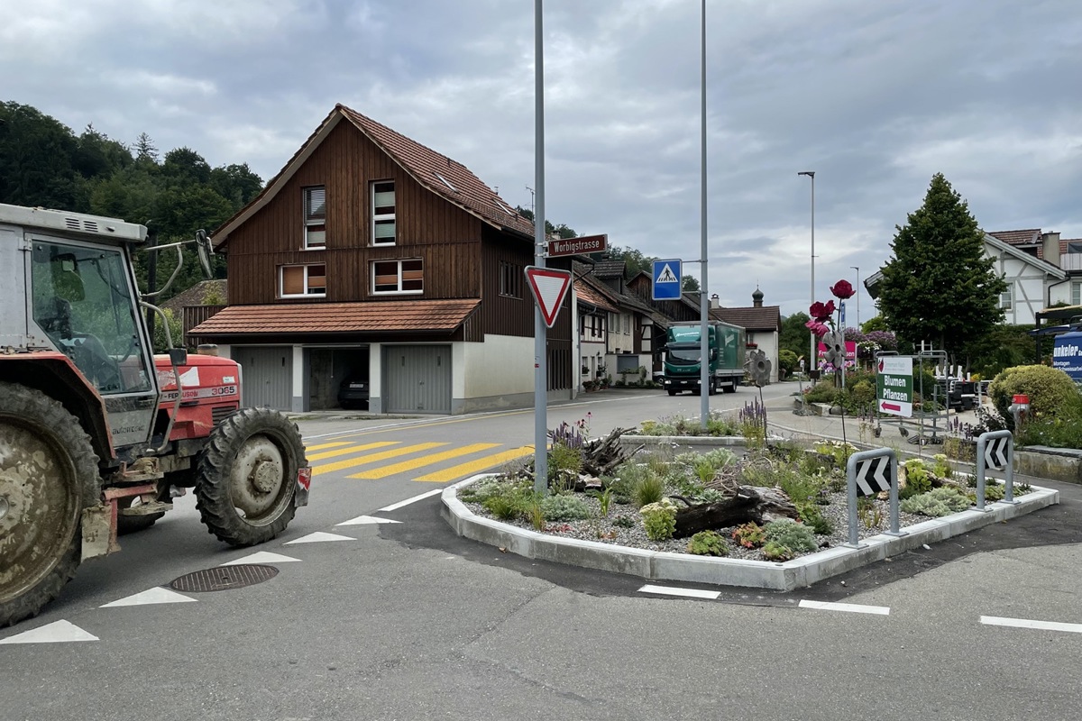 Der Fussgängerüberweg bei der Gärtnerei in Flaach wurde nicht wegen der Schulwegsicherheit eingerichtet – er wird aber von vielen Schülern genutzt.