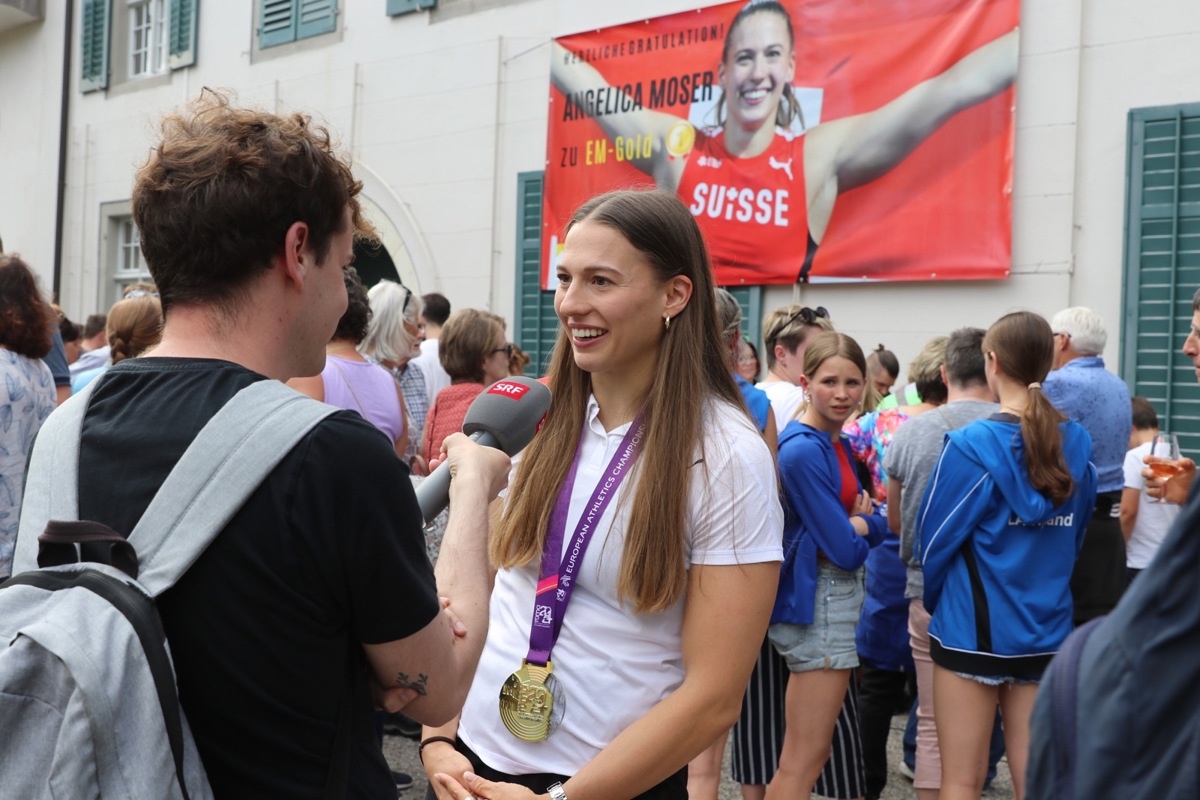 Im Juni 2024 feierte Angelica Moser ihre EM-Goldmedaille mit Hunderten Fans in ihrer Heimat Andelfingen.
