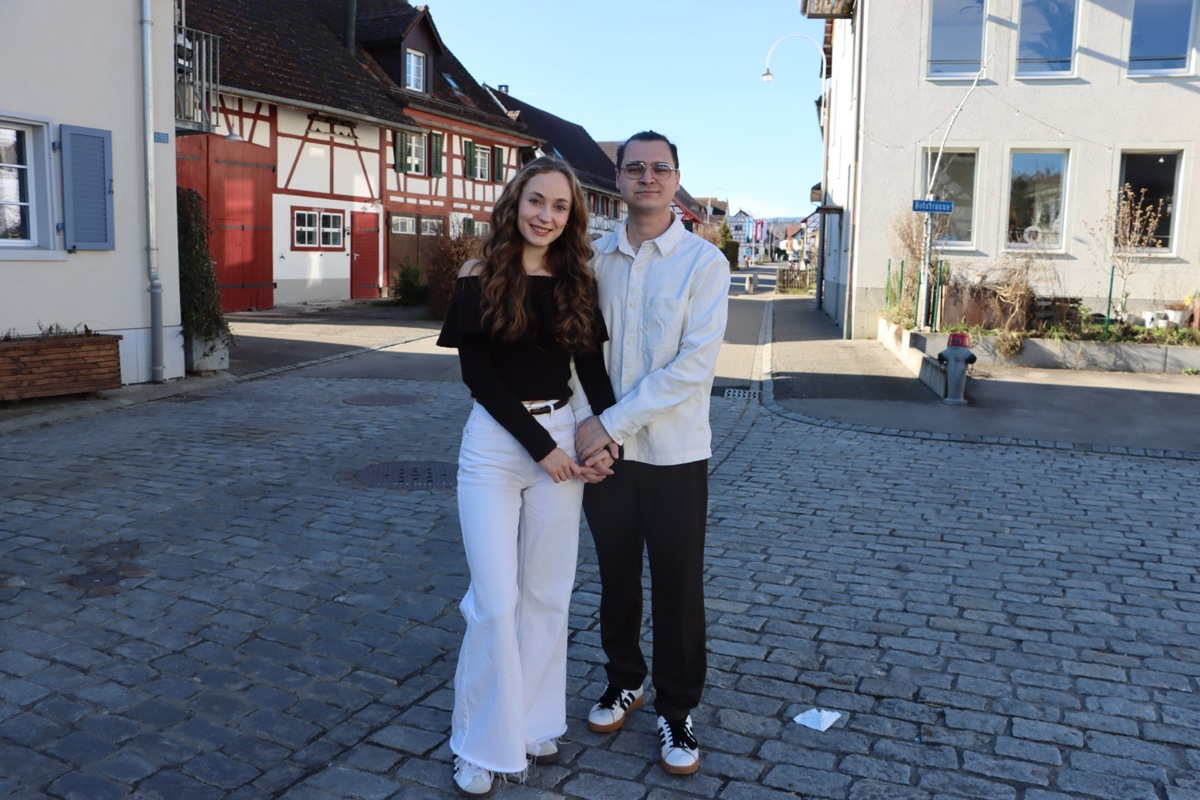 Mitten im Dorf: Robert Tsoklan und Yuliia Horodchanyn engagieren sich im Jubiläumsjahr.