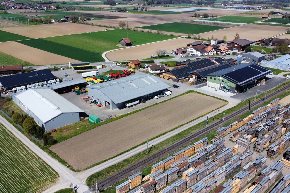 2011 hat die Landi Seebachtal ihren Neubau mit Tankstelle eingeweiht und nun in der Nachbarschaft von Brack und Konrad Keller AG (ihr gehört auch das Holzlager) ein Produktezentrum (grüne Fassade) errichtet. 