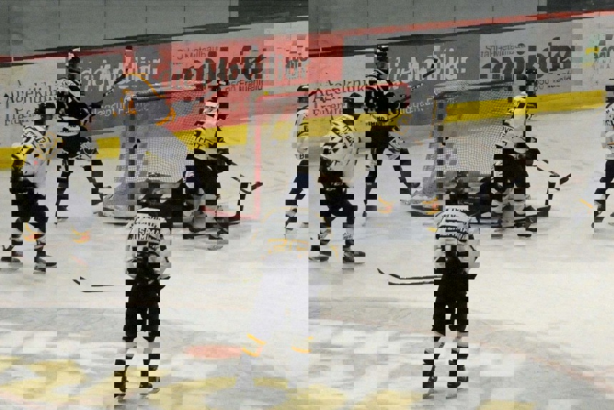 0302 9 Eishockey Zvg7