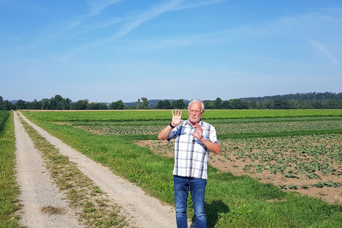 Sigi Vogel zündet seit Jahrzehnten grosse Feuerwerke. Für das 1.-August-Feuerwerk in Kleinandelfingen plant er grosse Blumen- und Palmenbilder.