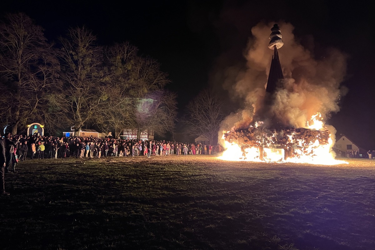 Traditioneller Abschluss der Marthaler Fasnacht: Das Feuer mit Böögg-Verbrennung auf dem Lindenhof.