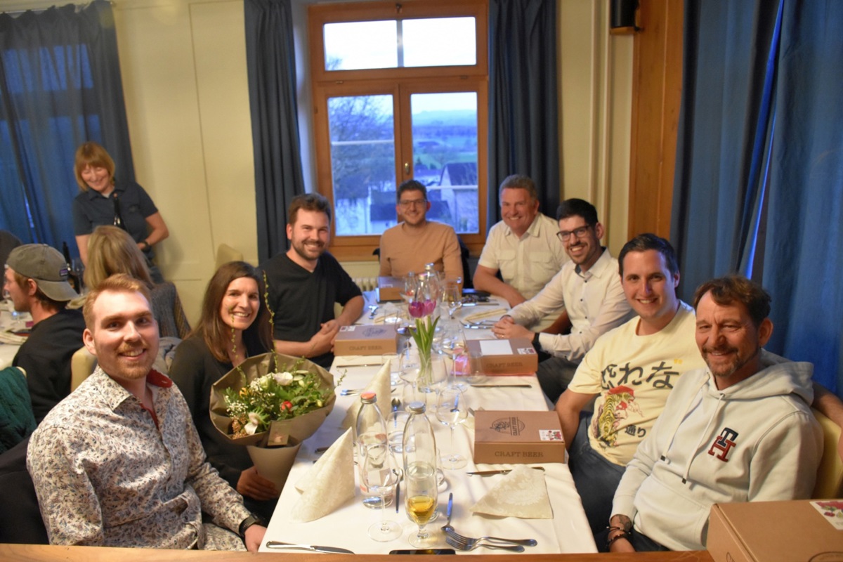 Der Vorstand erfuhr eine Mutation (von links): Thomas Menet, Nadine Besson-Strasser, Pascal Maugweiler, Kushtrim Grajevci, Matthias Erb, Beniamino Barbera (Kassier, alt), Rico Kunz (Kassier, neu) und Ralph Weber.