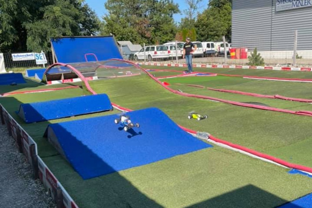 Auf der Rennstrecke des RC Clubs Wyland wird es im Rahmen der Schweizer Meisterschaft heiss zu und hergehen. Als Offroadpiste enthält sie zahlreiche Sprungelemente.