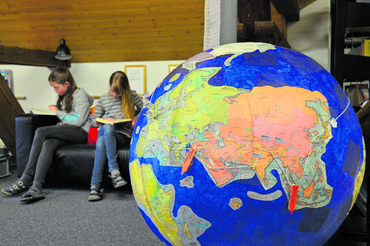 Die Weinländer Bibliotheken haben sich schon zweimal um die Welt gelesen. Für eine erste eigene Umrundung lesen die Rheinauer Kinder noch.