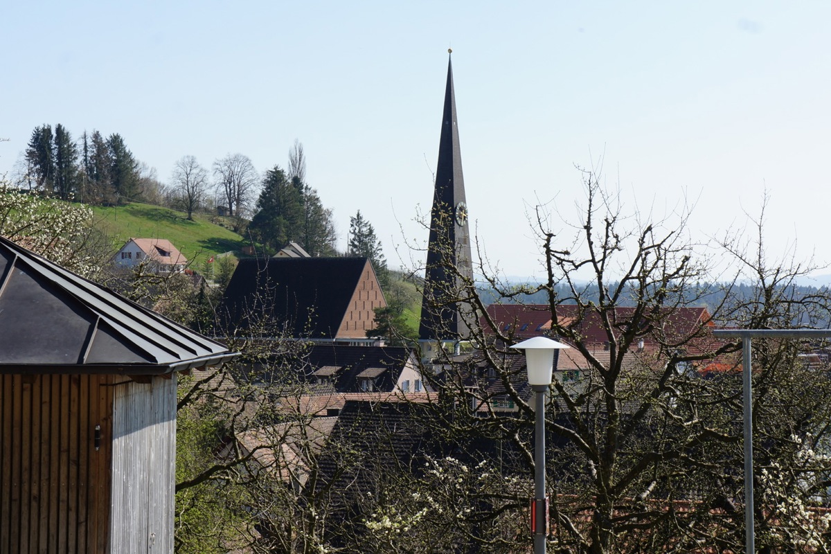 Trüllikon (im Bild), Benken, Marthalen, Ossingen, Rheinau und Truttikon bilden die Kirchgemeinde Weinland Mitte.