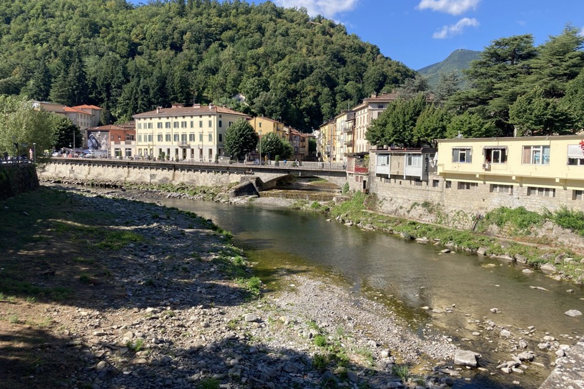 Das Flussbett in der ersten grossen Ortschaft – Porretta Terme – verrät: Der Reno ist ein unberechenbarer Wildfluss.