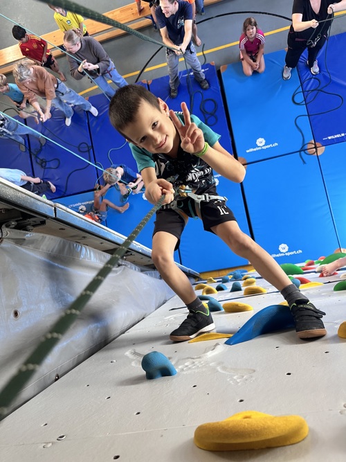 2410 1 Kletterwand Sm19