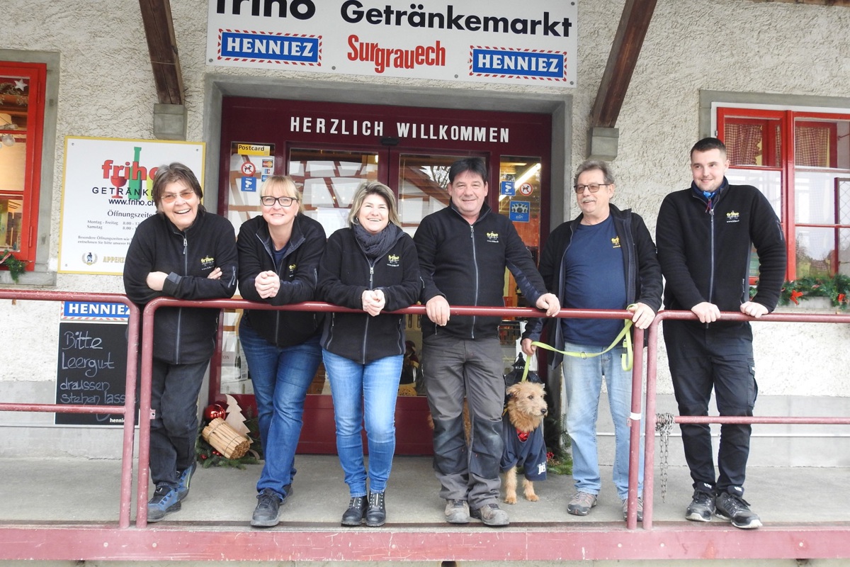 Sonja Fritschi (links) mit ihrem Team. Seit 30 Jahren führt die Geschäftsfrau erfolgreich die Friho AG.