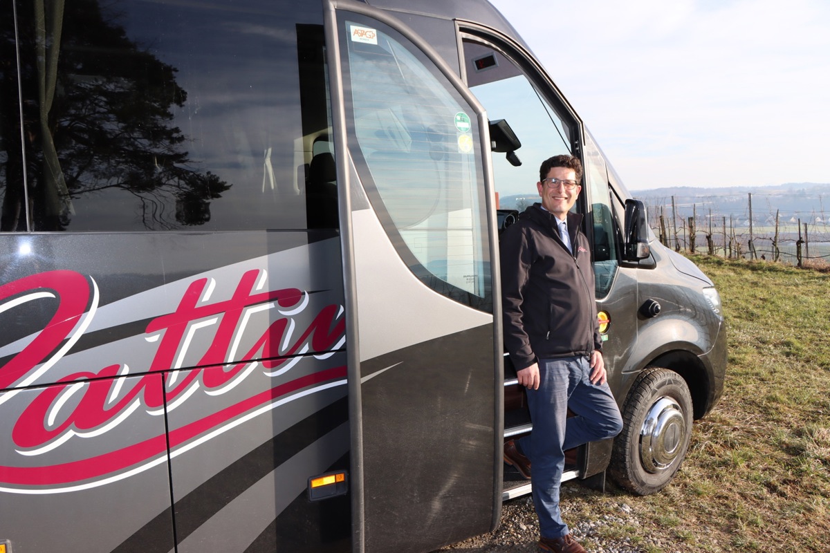 Chauffeur Jonas Waldmeier weiss, wo die schönsten Plätzchen für einen kurzen Halt sind – in Kleinandelfingen und so ziemlich in ganz Europa.