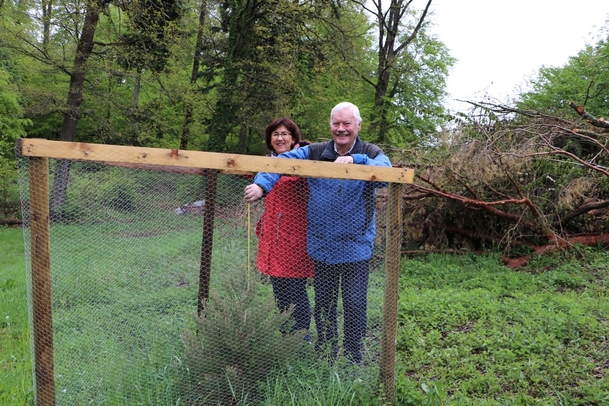 Astrid und Reini Erdmann mit ihrem «Patenkind»