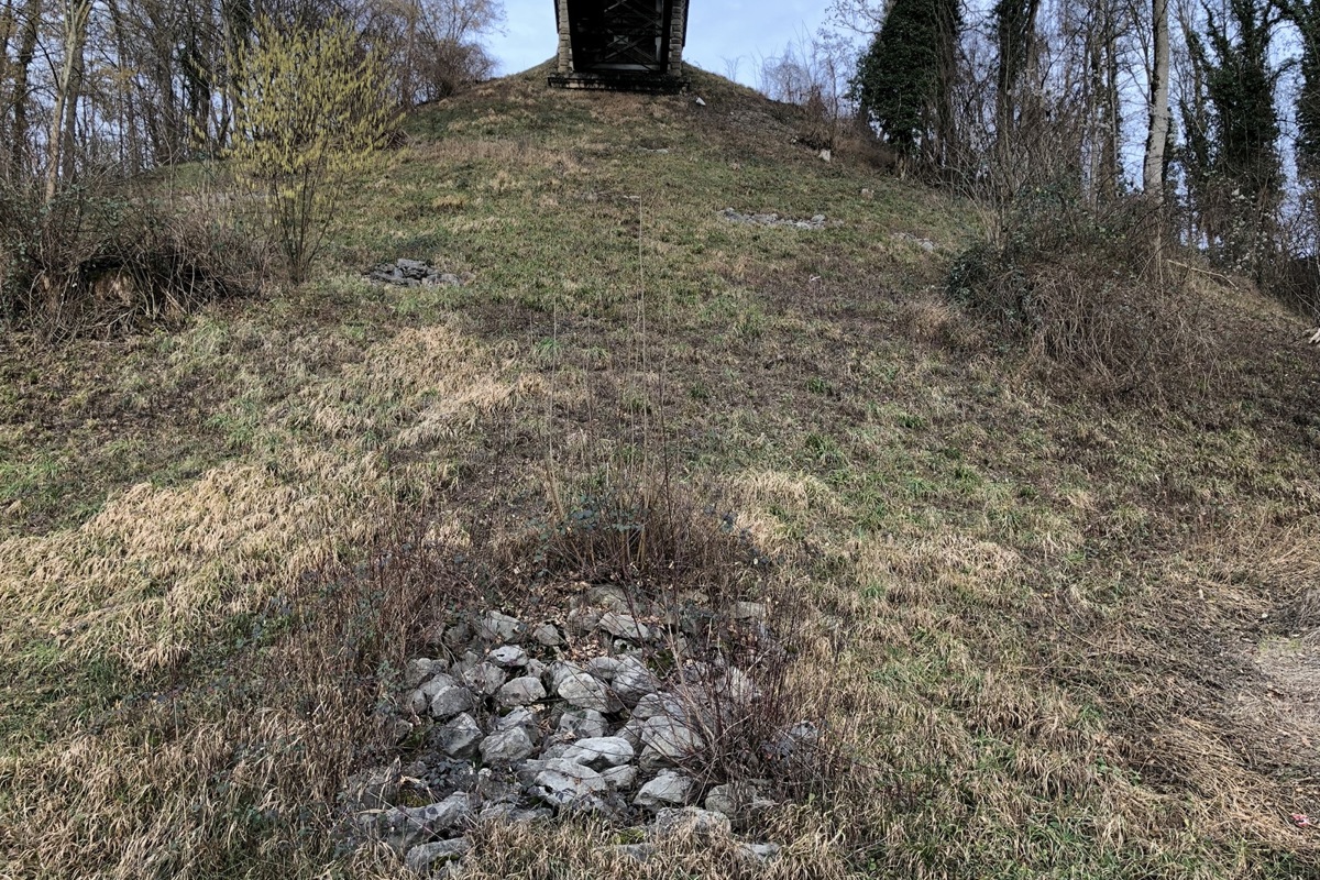 In Ossingen legte der Verein «Grünwerk» zusammen mit Zivis Steinlinsen unterhalb des Brückenkopfs an. An der dortigen Bahnlinie