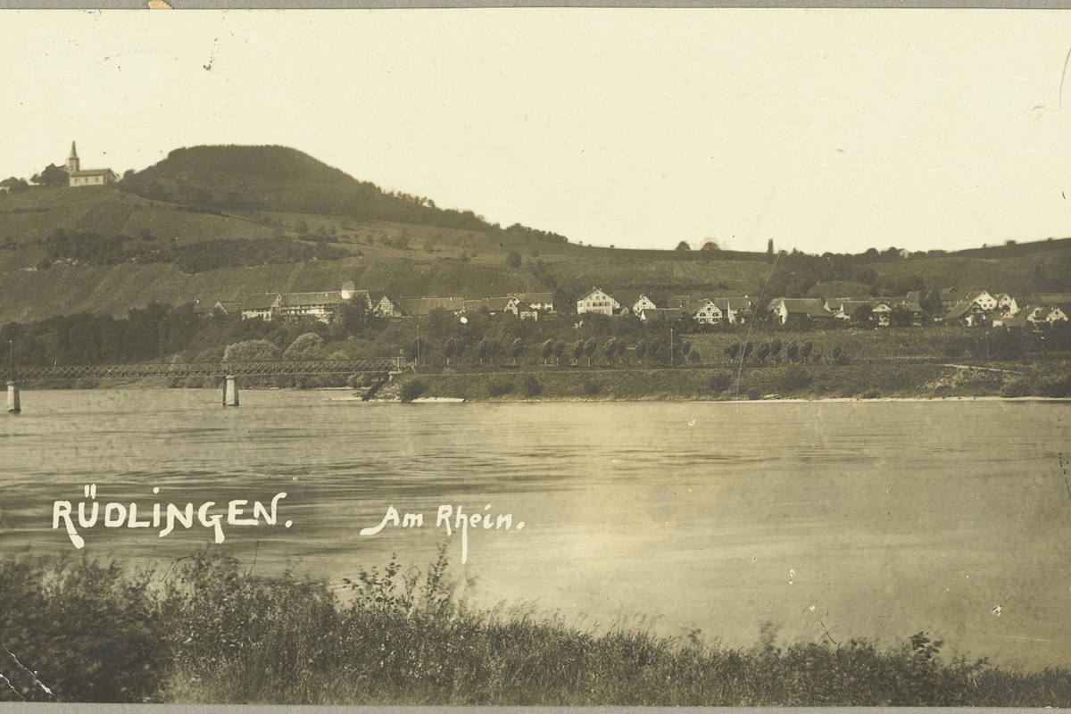 Auf diesem Postkartenmotiv von 1924 ist noch die erste Rheinbrücke von 1873 zu sehen